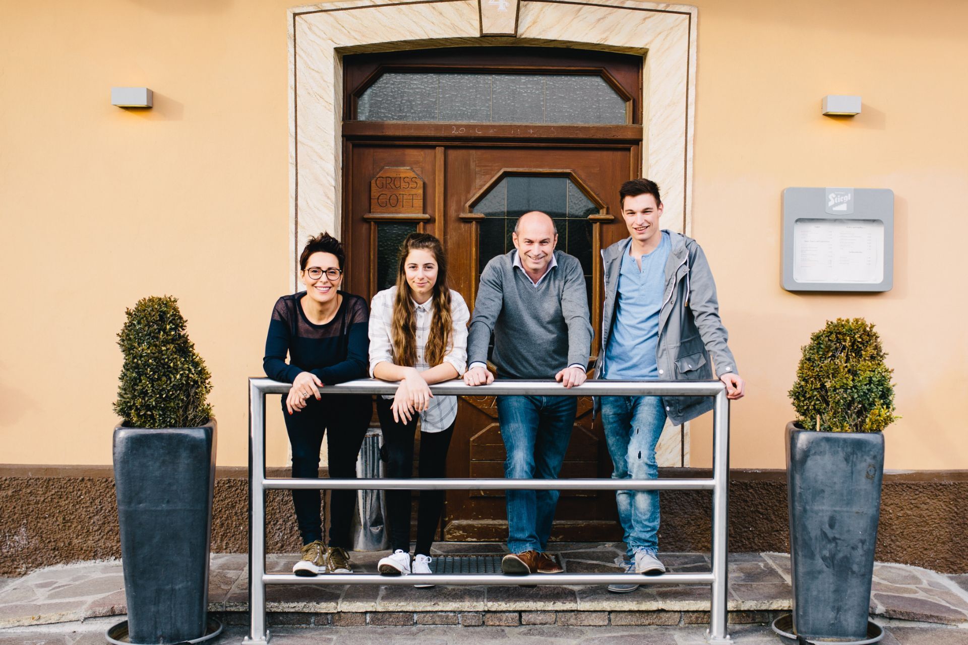 Gastgeber-Familie Rossmann vom Hotel Gasthof Strasswirt am Nassfeld in Kärnten