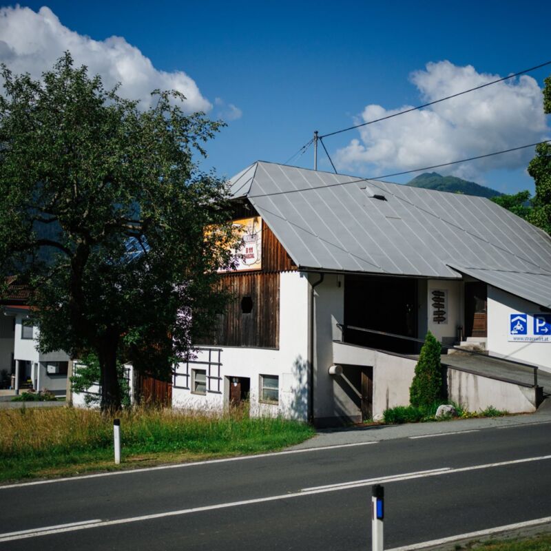 Großzügige trockene Motorrad-Garage im Hotel Gasthof Strasswirt am Nassfeld in Kärnten