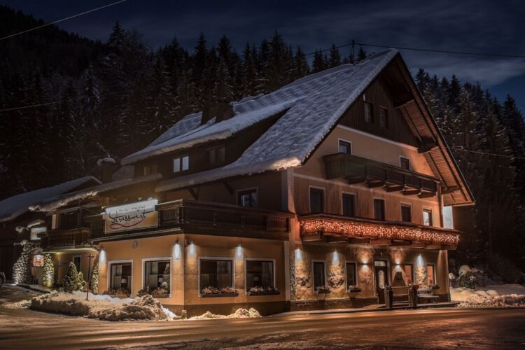 Ski-Hotel Gasthof Strasswirt direkt am Skigebiet Nassfeld in Kärnten