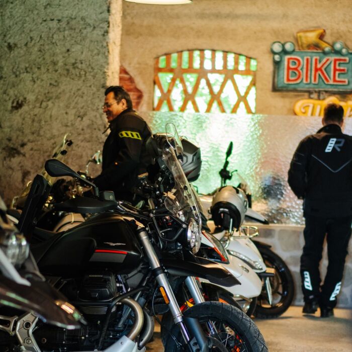 Großzügige trockene Motorrad-Garage im Hotel Gasthof Strasswirt am Nassfeld in Kärnten
