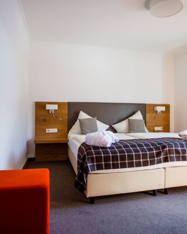 Gemütliches, modernes Doppelzimmer im Hotel Gasthof Strasswirt am Nassfeld in Kärnten